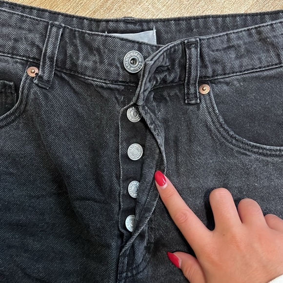 H&M High Waisted Black Jean Shorts - Picture 3 of 4